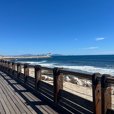 Appartement Studio Lumineux, Avec Vue Mer - Conciergerie Regnier - à Sausset-les-Pins Extérieur photo